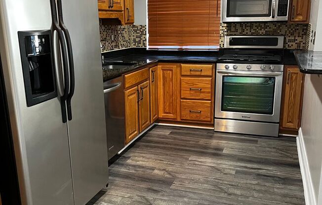 Renovated 2-Bedroom Apartment!!
