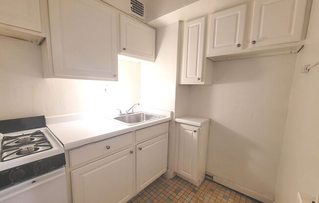 1 bed, 1 bath, $1,045, Unit 205