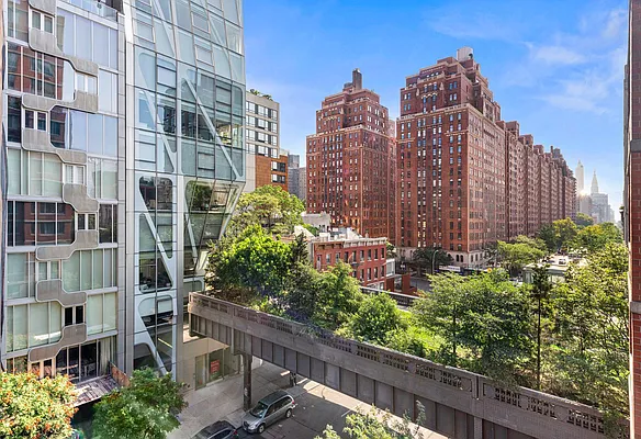 520 W 23 ST