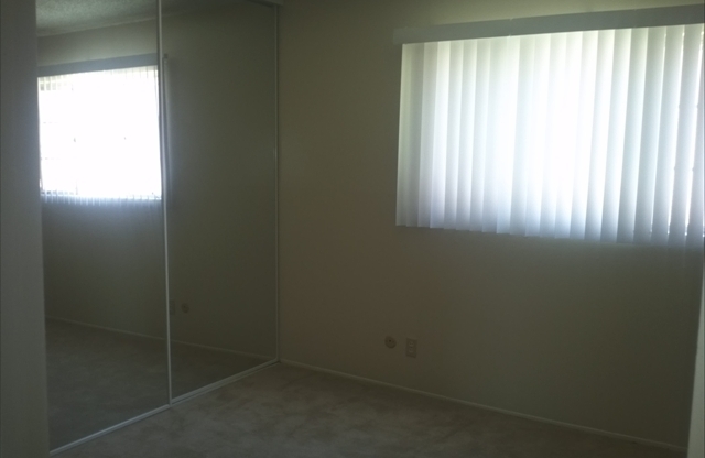 2 beds, 1 bath, $2,295