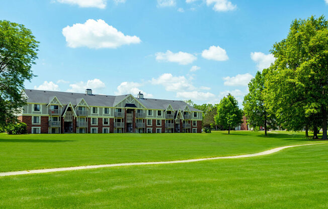 Attractive Landscaped Grounds at Waverly Park Apartments in Lansing, MI