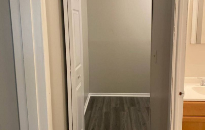 2 beds, 1 bath, 865 sqft, $1,500, Unit 9