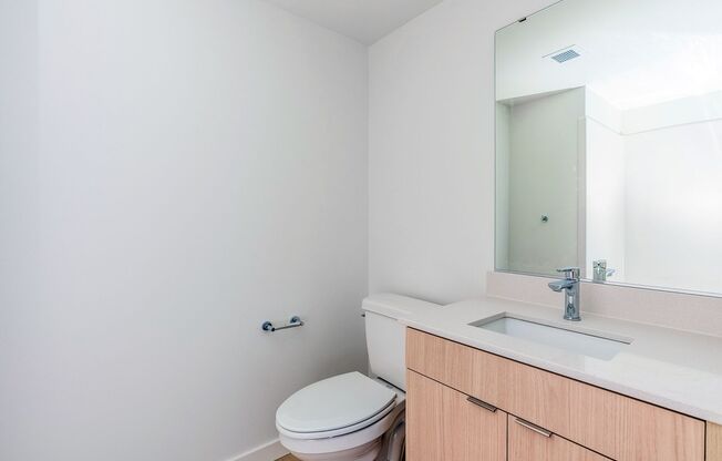 Studio, 1 bath, 300 sqft, $1,599, Unit 419
