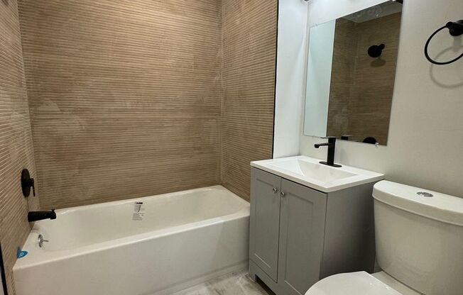 2 beds, 1 bath, 800 sqft, $1,695, Unit C - 32