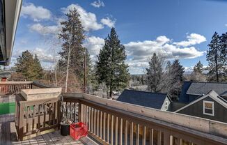 Fantastic west side location with gorgeous views!