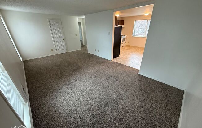 2 beds, 1 bath, $995, Unit #D