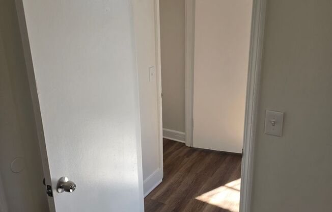 2 beds, 1 bath, $1,195, Unit 3712 Live Oak