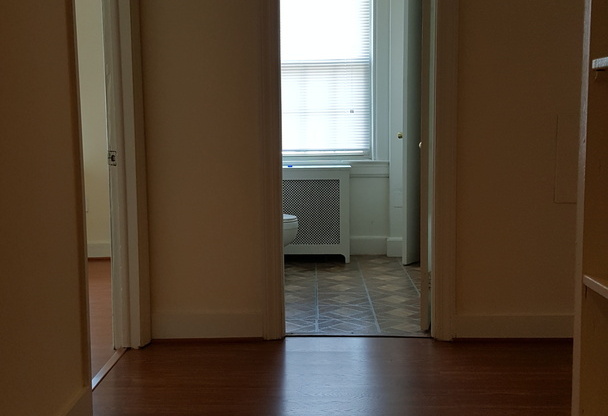 2 beds, 1.5 baths, 825 sqft, $1,800, Unit 125