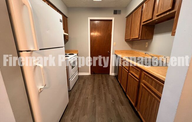 2 beds, 1 bath, 800 sqft, $800