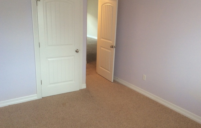 5 BEDROOM, 4 BATHROOM TOWNHOUSE WITH 2 CAR DETACHED GARAGE