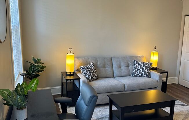 Bright 1BR 1BA Renovated Apartment