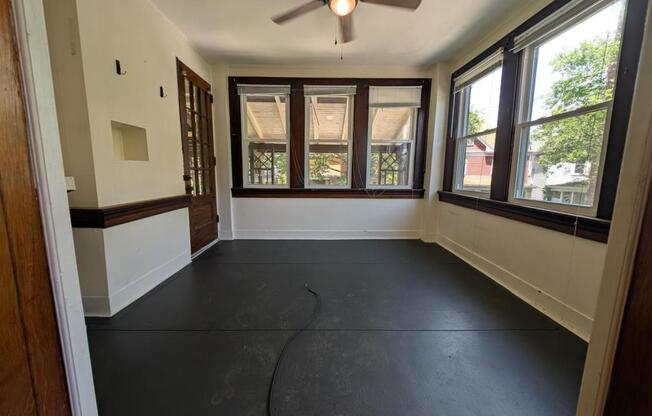 410 E 11 AVE