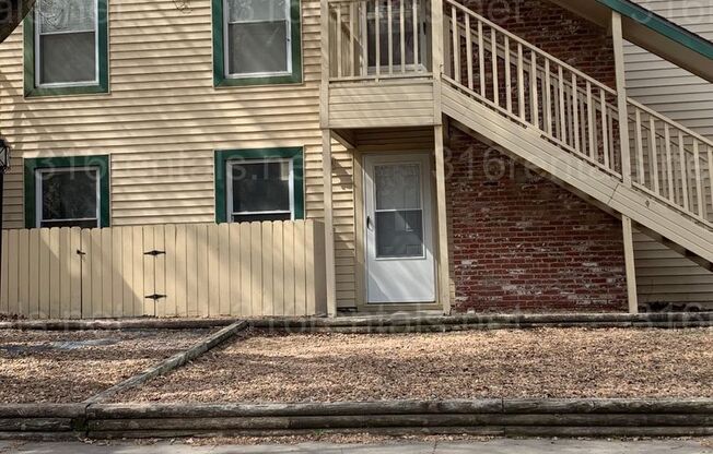 $925 - 2 bedroom 1 bath - Beautiful apartment in Riverside!