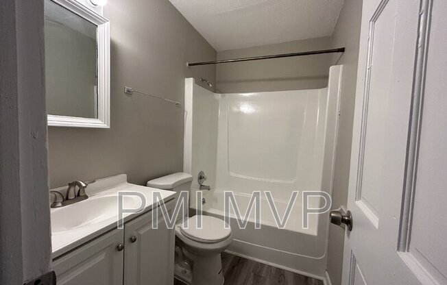 834 WHITETHORNE AVE
