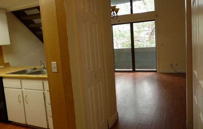 Spacious 2Bd/2Ba Townhome with Loft