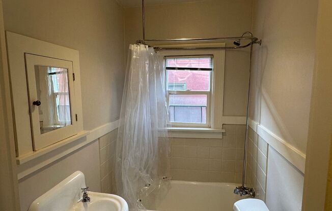 Studio, 1 bath, 265 sqft, $1,075, Unit 105