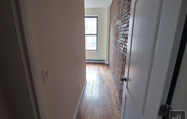 3 beds, 1 bath, $3,200, Unit 3B