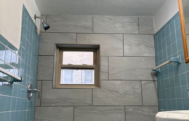 1 bed, 1 bath, $1,225, Unit 5800 Howe - 2