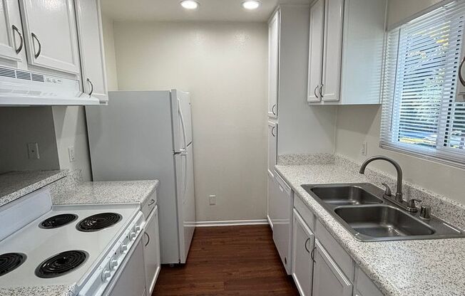 1 bed, 1 bath, 780 sqft, $2,375, Unit 16