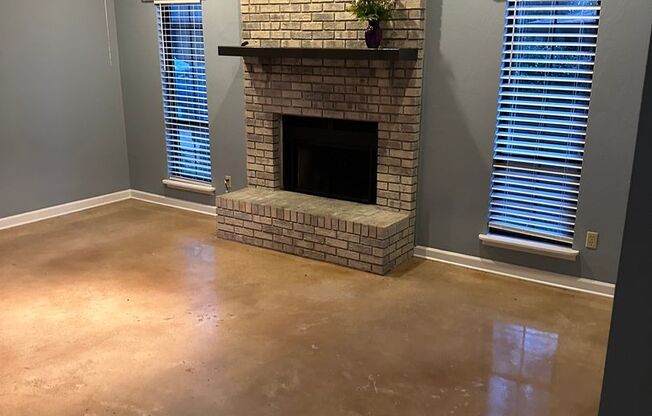 Great townhome in Brewster Estates!