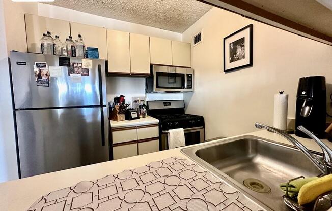 1 bed, 1 bath, $4,800, Unit 21E