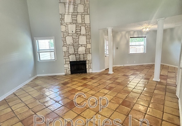 8573 Echo Creek Ln