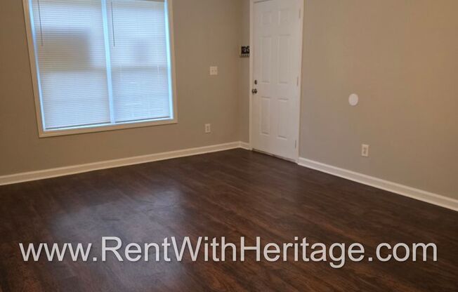 WOW! Fantastic 2 bd/ 2 bath Ranch Style Duplex / Upgrades Galore / Great Location