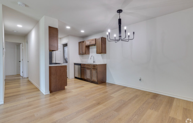 2 beds, 2 baths, 851 sqft, $1,175, Unit 43