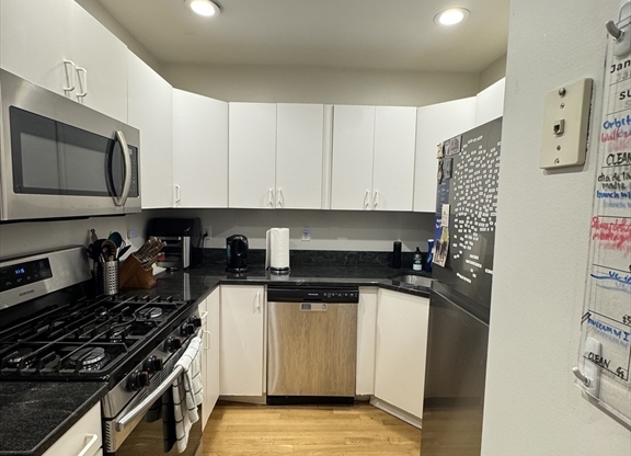 389 W BROADWAY