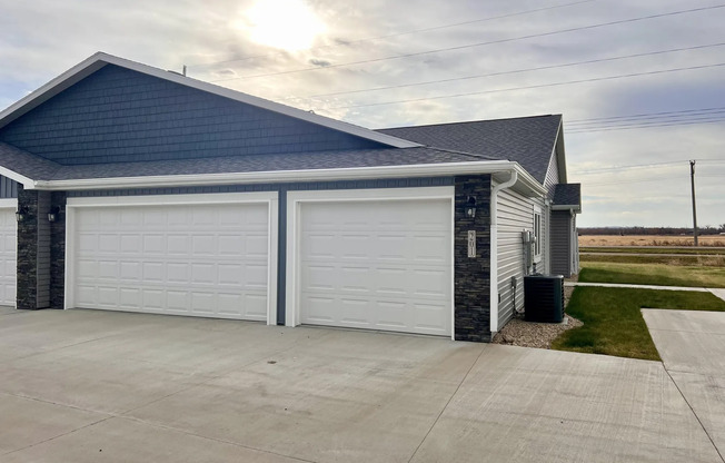 Quiet location - Check. Open floorplan - Check. 3-stall heated garage - Check. Welcome Home!