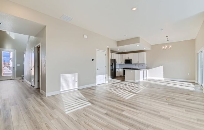 IMMACULATE BRAND NEW TOWNHOME- AVAILBLE NOW!