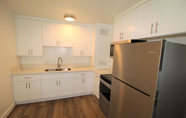 2 beds, 1 bath, $2,400, Unit 1 College Drive