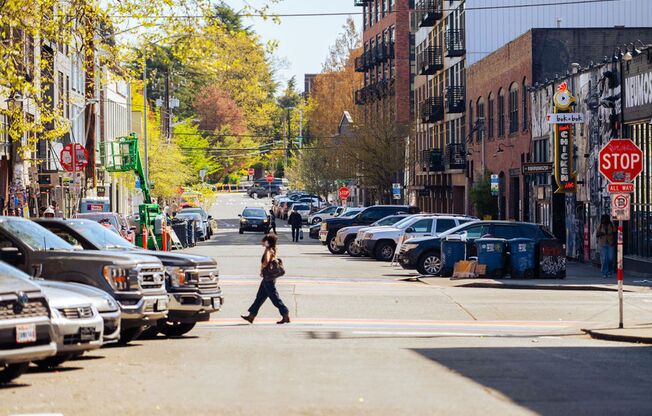 Rialto Court Apartments | MOVE-IN SPECIAL: ONE MONTH FREE RENT