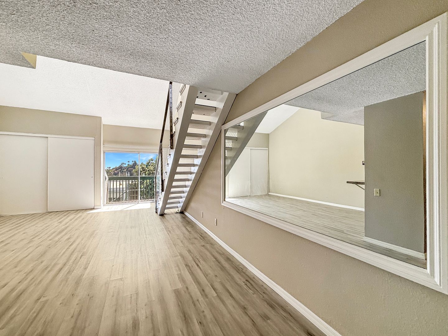 Spacious 1BD/1BA Condo in the Bay Ho Community W/ Community Pool & Laundry!