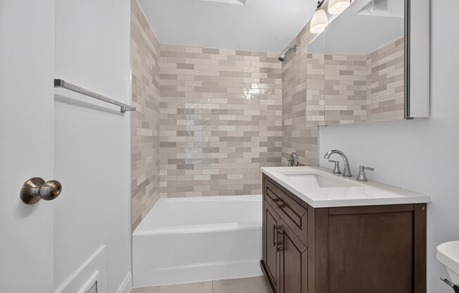 2 beds, 1 bath, 890 sqft, $3,500, Unit 308