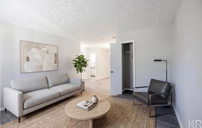 2 beds, 1 bath, 805 sqft, $1,100, Unit S251