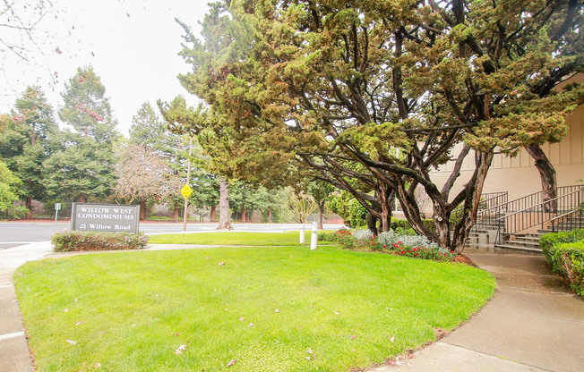 EXCELLENT 1BR 1BA CONDO  in a Great Menlo Park Community!!!!