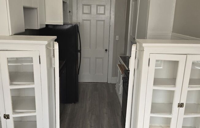 2 beds, 1 bath, 840 sqft, $1,200, Unit 4D