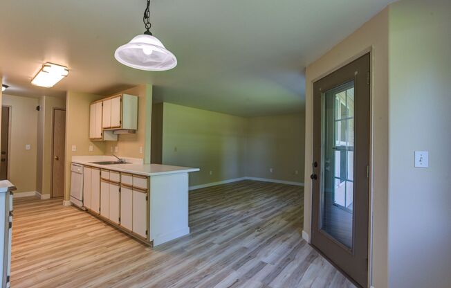 Creekside Apartments^