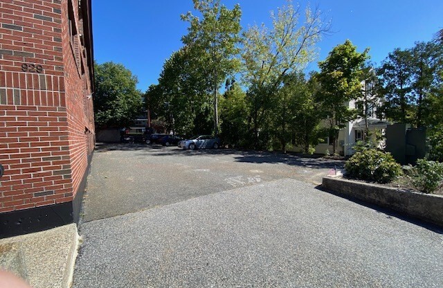 929 MAIN ST