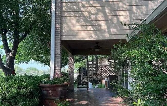 3325 SHERWIN DR
