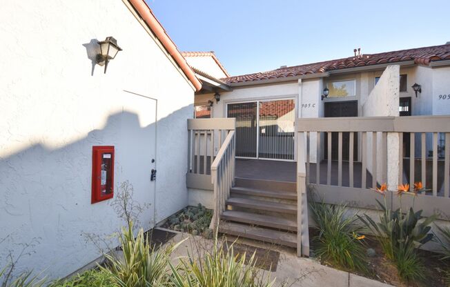 3 BR Condo in Carlsbad! Close to Walking Trails, Shopping, and Dining!!