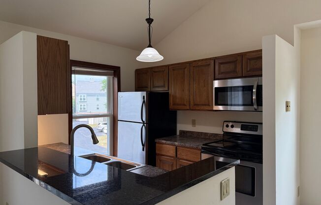 2 beds, 2 baths, 950 sqft, $1,750, Unit 7633CC