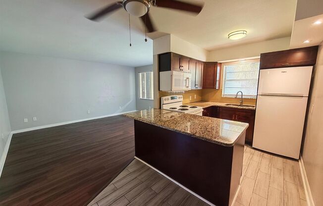 Cozy 1-Bedroom Condo in Prime St. Petersburg Location