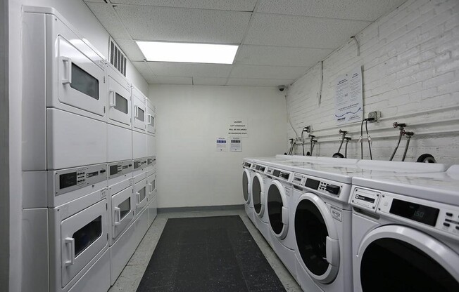 4 beds, 2 baths, $6,200, Unit R21