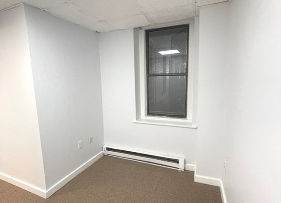 2 beds, 1 bath, 700 sqft, $3,200, Unit G3