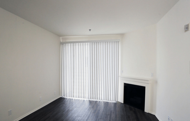 2 beds, 2 baths, 960 sqft, $3,195, Unit 0327