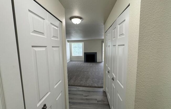 2 beds, 1 bath, 902 sqft, $2,075, Unit H201