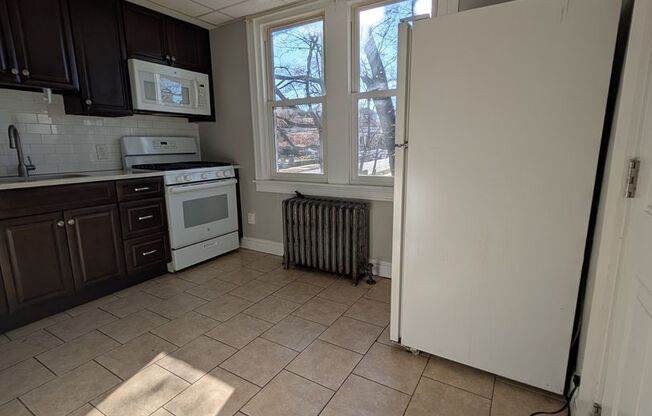 2 beds, 1 bath, $1,200, Unit 9002 WCP 2nd fl