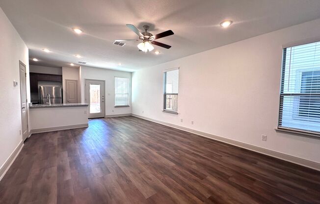 NEW CONSTRUCTION IN GATED COMMUNITY!!! BUILT BY ROSEHAVEN IN MAGNOLIA VILLAGE AT CINCO LAKES THESE LOVELY DUPLEXES OFFER 3 BEDROOMS & 2.5 BATHS*1.5 CAR GARAGE W/ OPENER